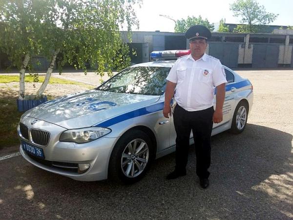 Полицейский помог водителю внезапно сломавшейся легковушки в&nbsp;Ставрополе